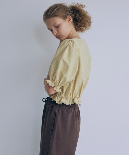 EN NEUME（エンノイム）の「Lace Trim Volume Tops（シャツ/ブラウス・レディース・イエロー/ホワイト/ブラック/ブラウン・FREE）」の15枚目の写真