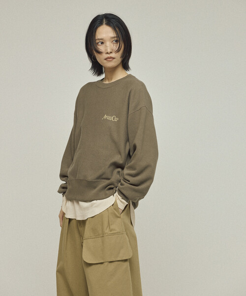 AMERICANA（アメリカーナ）の「Americana × Firsthand/アメリカーナ 別注 ワンポイントロゴ クルーネックスウェット（スウェット・レディース・グレー/チャコールグレー/ブラウン・FREE）」の9枚目の写真