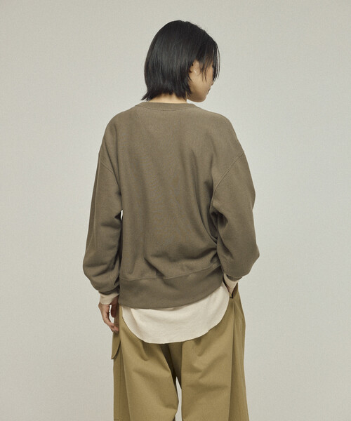 AMERICANA（アメリカーナ）の「Americana × Firsthand/アメリカーナ 別注 ワンポイントロゴ クルーネックスウェット（スウェット・レディース・グレー/チャコールグレー/ブラウン・FREE）」の10枚目の写真