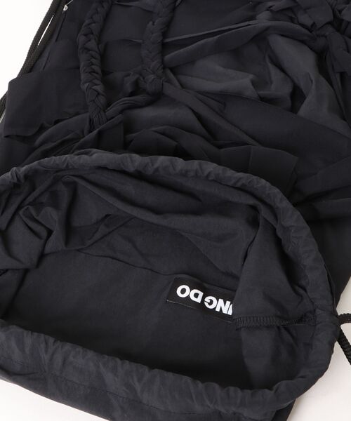 L.H.P（エルエイチピー）の「JUNGDO/ジョンド/FLUTTER GYM SACK（バックパック/リュック・レディース・ブラック/グレー・F）」の5枚目の写真