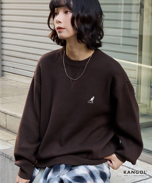 KANGOL(カンゴール)の「KANGOL/カンゴール 別注 ロゴ ワンポイント刺繍スウェットライククルーネックニットプルオーバー(ニット/セーター・レディース・ネイビー/チャコール/オフホワイト/杢グレー/ブラック/レッド/ブラウン・S/L/M)」の5枚目の写真