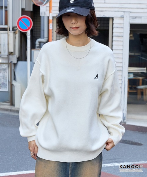 KANGOL(カンゴール)の「KANGOL/カンゴール 別注 ロゴ ワンポイント刺繍スウェットライククルーネックニットプルオーバー(ニット/セーター・レディース・ネイビー/チャコール/オフホワイト/杢グレー/ブラック/レッド/ブラウン・S/L/M)」の2枚目の写真