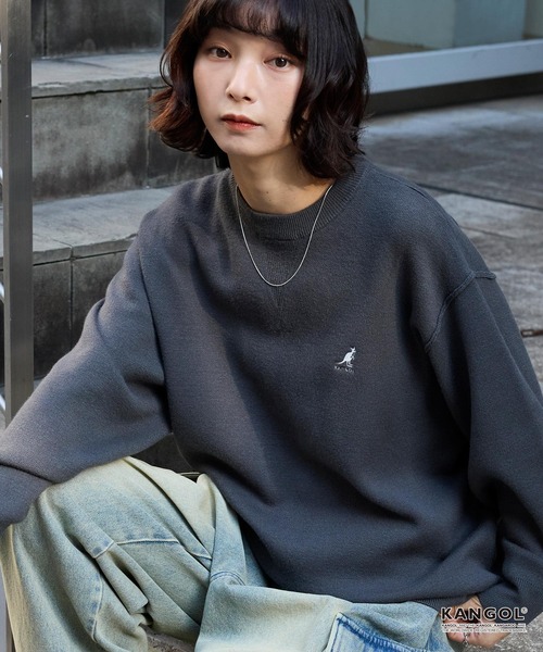 KANGOL(カンゴール)の「KANGOL/カンゴール 別注 ロゴ ワンポイント刺繍スウェットライククルーネックニットプルオーバー(ニット/セーター・レディース・ネイビー/チャコール/オフホワイト/杢グレー/ブラック/レッド/ブラウン・S/L/M)」の4枚目の写真
