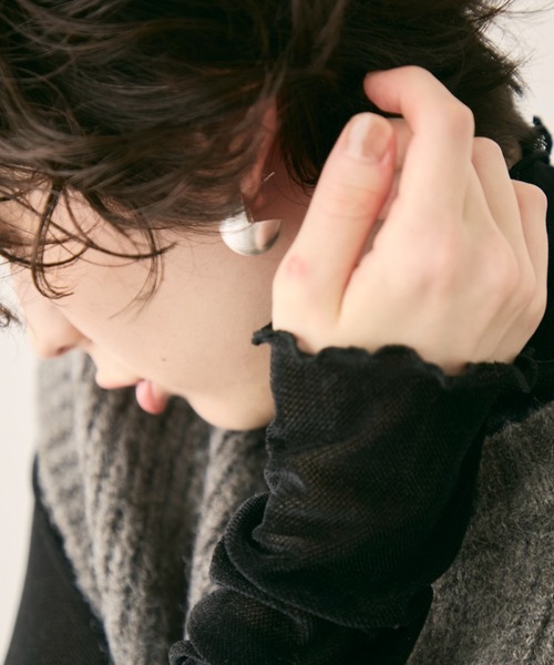 Trish(トリッシュ)の「マットサークルピアス(ピアス(両耳用)・レディース・ゴールド/シルバー・FREE)」の4枚目の写真