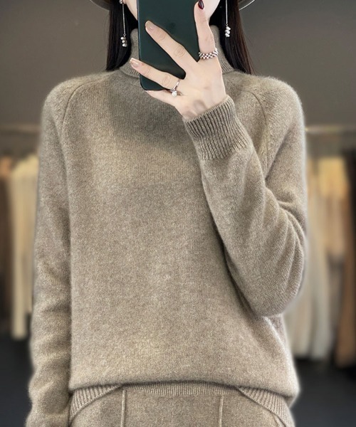 SallyLunn(サリーラン)の「タートルネックシンプルニット(ニット/セーター・レディース・ホワイト/ブラウン/ブラック/グレー・FREE)」の4枚目の写真