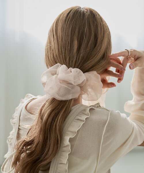 Kastane（カスタネ）の「【新色追加/fiw.】チュールBIGシュシュ（シュシュ・レディース・ライトベージュ/ネイビー/ブラウン・FREE）」の3枚目の写真