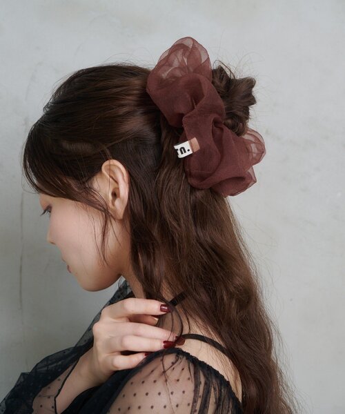 Kastane（カスタネ）の「【新色追加/fiw.】チュールBIGシュシュ（シュシュ・レディース・ライトベージュ/ネイビー/ブラウン・FREE）」の14枚目の写真