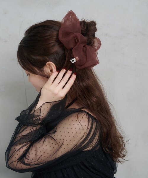 Kastane（カスタネ）の「【新色追加/fiw.】チュールBIGシュシュ（シュシュ・レディース・ライトベージュ/ネイビー/ブラウン・FREE）」の12枚目の写真