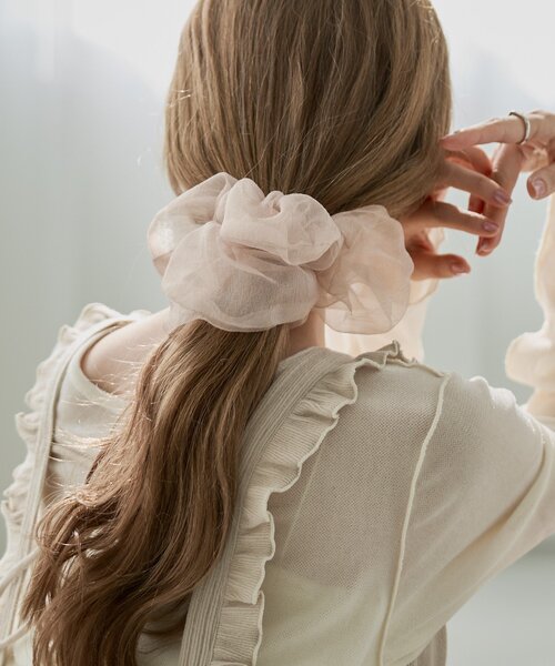 Kastane（カスタネ）の「【新色追加/fiw.】チュールBIGシュシュ（シュシュ・レディース・ライトベージュ/ネイビー/ブラウン・FREE）」の11枚目の写真