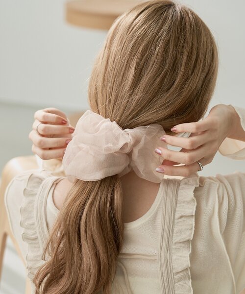 Kastane（カスタネ）の「【新色追加/fiw.】チュールBIGシュシュ（シュシュ・レディース・ライトベージュ/ネイビー/ブラウン・FREE）」の9枚目の写真