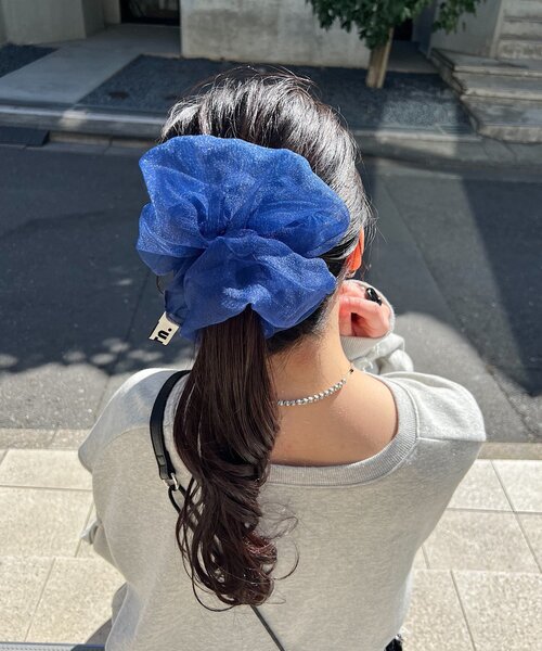 Kastane（カスタネ）の「【新色追加/fiw.】チュールBIGシュシュ（シュシュ・レディース・ライトベージュ/ネイビー/ブラウン・FREE）」の6枚目の写真