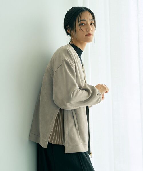 YECCA VECCA(イェッカヴェッカ)の「サイドプリーツノーカラーブルゾン(ブルゾン・レディース・モカ/ブラウン・FREE)」の2枚目の写真