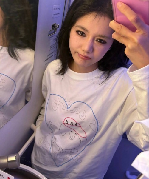 almo（アルモ）の「【portulaca】ワンチャン柄ロンTee（Tシャツ/カットソー・レディース・ホワイト・FREE）」の2枚目の写真