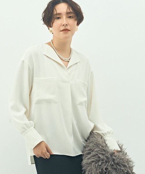 NOLLEY’S Sophi（ノーリーズソフィ）の「ウォッシャブルバックサテンジョーゼットオープンカラーブラウス（シャツ/ブラウス・レディース・オフホワイト/サックスブルー/ネイビー・38）」の6枚目の写真