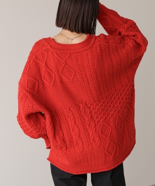 Bou Jeloud(ブージュルード)の「ケーブルVニットセーター(ニット/セーター・レディース・オフホワイト/レッド/ブラック・38)」の3枚目の写真