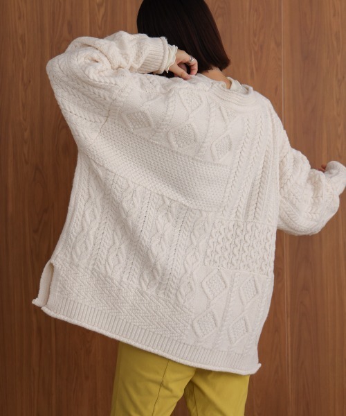 Bou Jeloud(ブージュルード)の「ケーブルVニットセーター(ニット/セーター・レディース・オフホワイト/レッド/ブラック・38)」の8枚目の写真