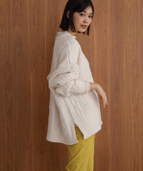 Bou Jeloud(ブージュルード)の「ケーブルVニットセーター(ニット/セーター・レディース・オフホワイト/レッド/ブラック・38)」の9枚目の写真