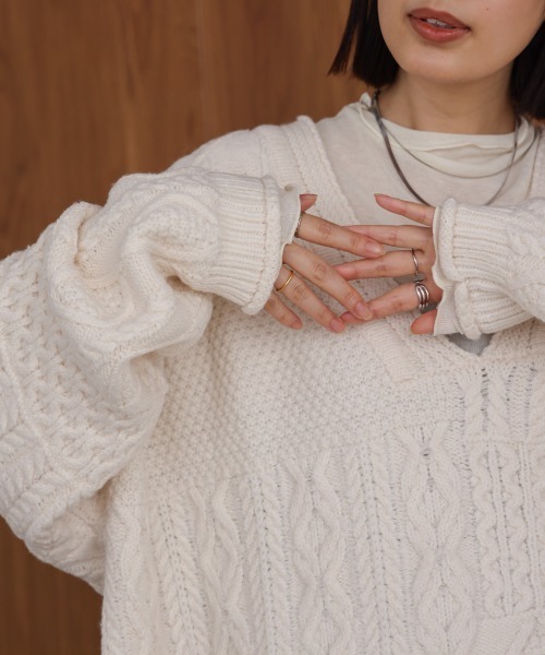 Bou Jeloud(ブージュルード)の「ケーブルVニットセーター(ニット/セーター・レディース・オフホワイト/レッド/ブラック・38)」の10枚目の写真