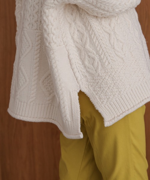 Bou Jeloud(ブージュルード)の「ケーブルVニットセーター(ニット/セーター・レディース・オフホワイト/レッド/ブラック・38)」の14枚目の写真