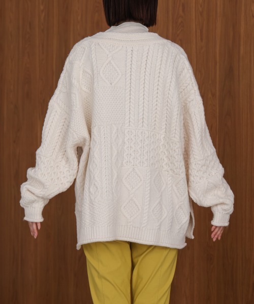 Bou Jeloud(ブージュルード)の「ケーブルVニットセーター(ニット/セーター・レディース・オフホワイト/レッド/ブラック・38)」の15枚目の写真