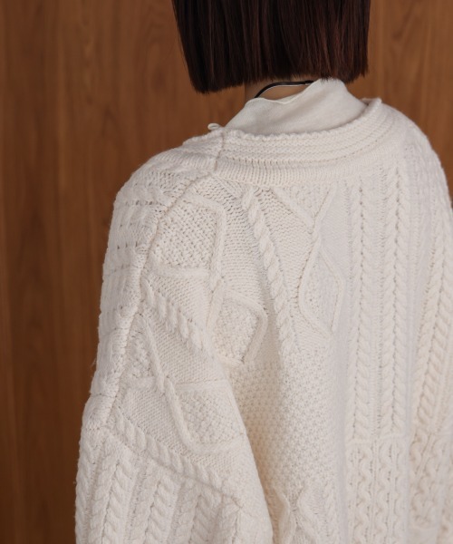 Bou Jeloud(ブージュルード)の「ケーブルVニットセーター(ニット/セーター・レディース・オフホワイト/レッド/ブラック・38)」の16枚目の写真