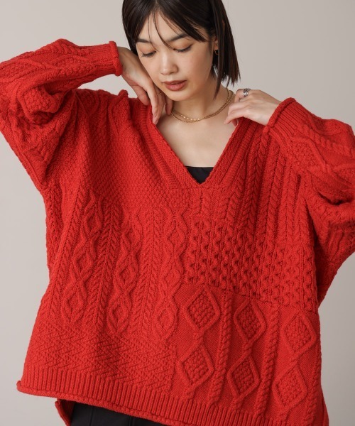 Bou Jeloud(ブージュルード)の「ケーブルVニットセーター(ニット/セーター・レディース・オフホワイト/レッド/ブラック・38)」の17枚目の写真