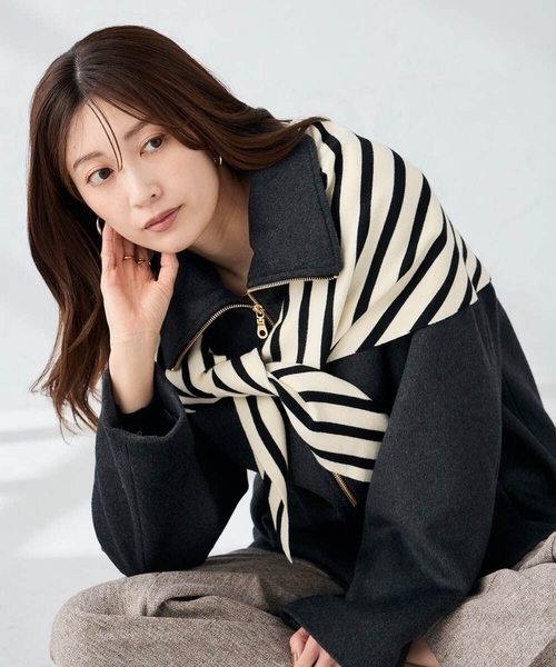 a.v.v(アーヴェヴェ)の「三角ニットストール(ストール/ショール・レディース・レッド/アイボリー/グレー・38)」の2枚目の写真