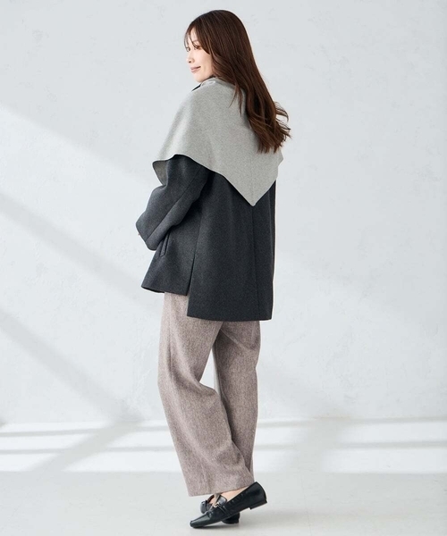 a.v.v(アーヴェヴェ)の「三角ニットストール(ストール/ショール・レディース・レッド/アイボリー/グレー・38)」の11枚目の写真