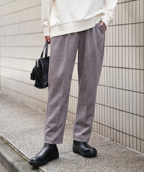 ikka(イッカ)の「フェイクスエードテーパードパンツ(その他パンツ・レディース・ブラウン系その他/チャコール/ベージュ・L/M/S)」の3枚目の写真