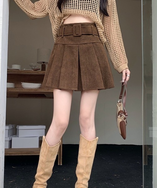 SPIGA(スピーガ)の「ベルト付ボックスプリーツミニスカート(スカート・レディース・ブラック/ベージュ/ブラウン・SMALL/MEDIUM/LARGE/X-LARGE)」の3枚目の写真