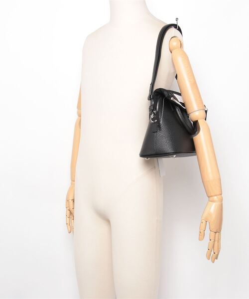 Maison Margiela（メゾンマルジェラ）の「Maison Margiela / メゾン マルジェラ：【レディース】5AC MINI：S56WG0082-P4455[ANN]（ボストンバッグ・レディース・ブラック・FREE）」の5枚目の写真