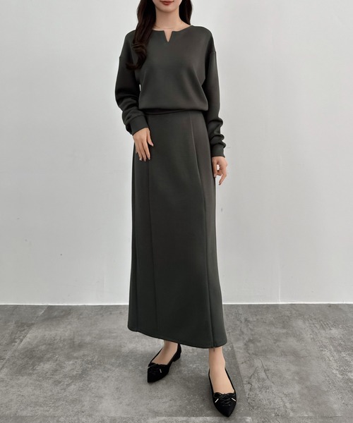 CENEA(セネア)の「キーネックトップス+裾ファスナーIラインスカート(セットアップ・レディース・チャコール/ブラック/アイボリー/ネイビー・SMALL/MEDIUM/LARGE/X-LARGE)」の16枚目の写真