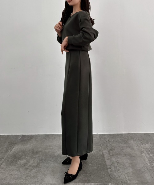 CENEA(セネア)の「キーネックトップス+裾ファスナーIラインスカート(セットアップ・レディース・チャコール/ブラック/アイボリー/ネイビー・SMALL/MEDIUM/LARGE/X-LARGE)」の17枚目の写真