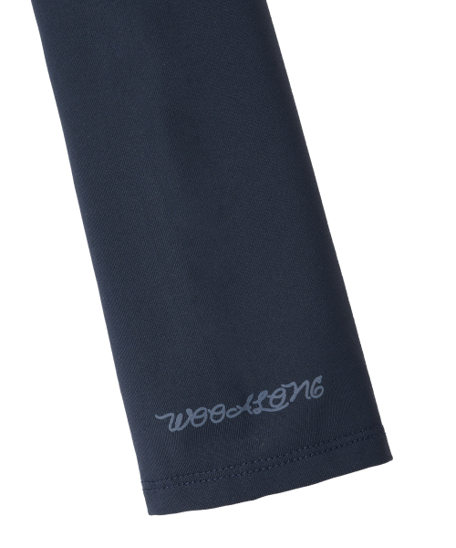 WOOALONG（ウアロン）の「Nylon Buttoned Crop T-shirt [Fabric by ITALY] - NAVY（Tシャツ/カットソー・レディース・ネイビー・SMALL/MEDIUM）」の5枚目の写真