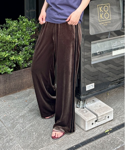 PILIT(ピリット)の「【セットアップ可】ベロアラインパンツ(その他パンツ・レディース・ベージュ/ブラウン・MEDIUM)」の2枚目の写真