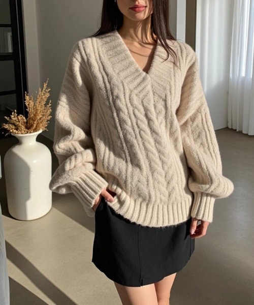 cammie（キャミー）の「Ｖネックケーブルニットトップス（ニット/セーター・レディース・グレー/アイボリー・F）」の3枚目の写真