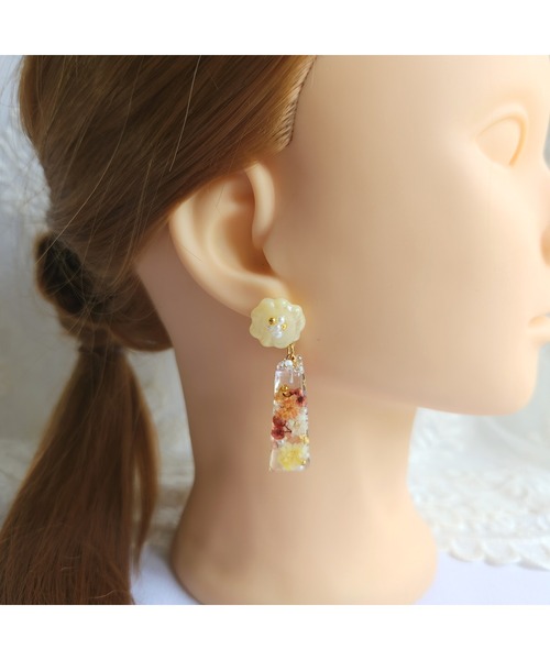 tone(トーン)の「【Sweetlupine】【Sweetlupine】【オレンジ】淡い花形 クリアステック フラワー お花いっぱい レジン ♡ニッケルイヤリング(MA)(イヤリング・レディース・オレンジ・FREE)」の3枚目の写真