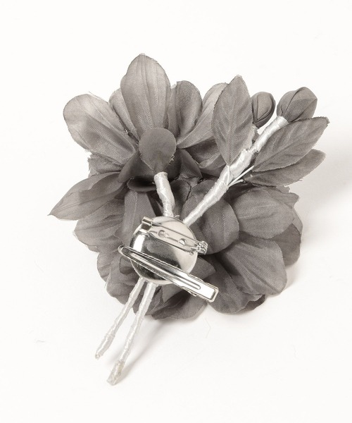 LEPSIM(レプシィム)の「【入卒式/セレモニー】フラワーコサージュ 604404(ブローチ/コサージュ・レディース・グレー/ライトベージュ/ネイビー・ONE SIZE)」の8枚目の写真