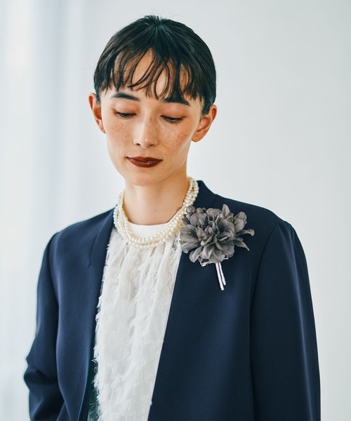 LEPSIM（レプシィム）の「【入卒式／セレモニー】フラワーコサージュ　604404（ブローチ/コサージュ・レディース・グレー/ネイビー/ライトベージュ・ONE SIZE）」の18枚目の写真