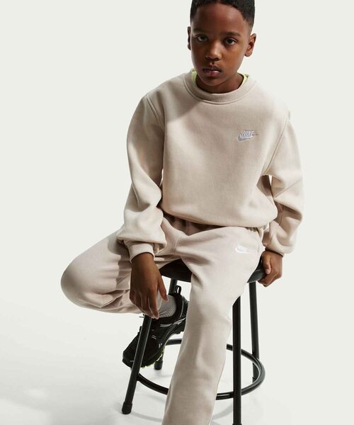 NIKE（ナイキ）の「ナイキ スポーツウェア クラブ フリース ジュニアジョガー / Nike Sportswear Club Fleece Big Kids' Joggers FD3008-236 Cream II（スウェットパンツ・キッズ・ブラウン系その他2・140/160/150/130）」の4枚目の写真
