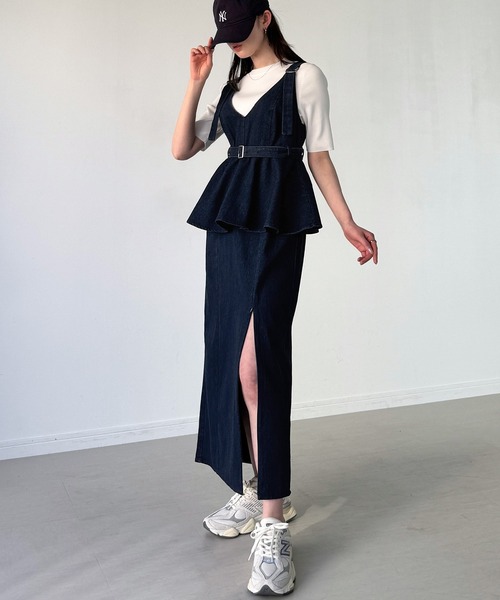 junoah（ジュノア）の「デニムVネックペプラムキャミワンピース（ワンピース・レディース・ブルー/ブラック/ダークブルー・LARGE/MEDIUM/SMALL）」の11枚目の写真