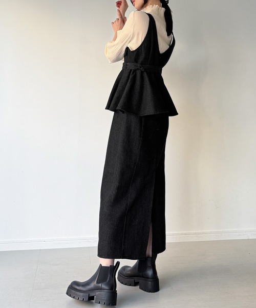 junoah（ジュノア）の「デニムVネックペプラムキャミワンピース（ワンピース・レディース・ブルー/ブラック/ダークブルー・LARGE/MEDIUM/SMALL）」の19枚目の写真