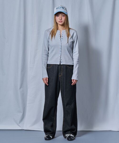 SEQUENZ(シークエンズ)の「※WEB限定 / シルバープレート / レディースフィットカーディガン /sqnz fit cardigan(Tシャツ/カットソー・レディース・ライトグレー/ネイビー/バーガンディー/ブラック・MEDIUM/SMALL)」の7枚目の写真