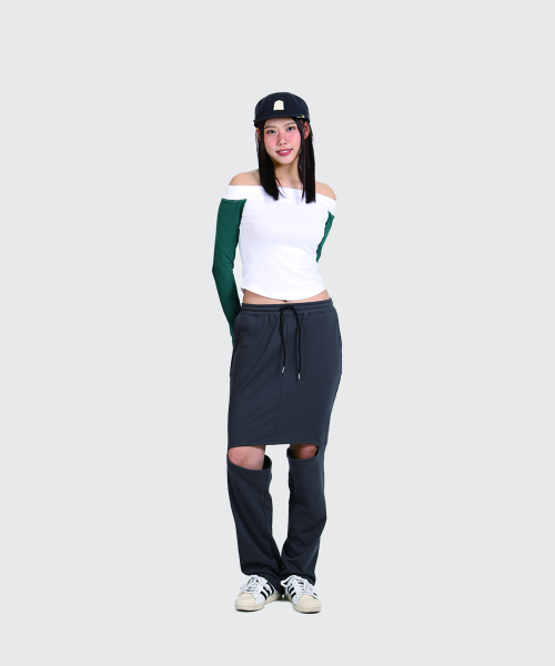 COTTONREBIRTHCLUB(コットンリバースクラブ)の「オフショルダー長袖Tシャツ(レッド)(Tシャツ/カットソー・レディース・その他・SMALL/MEDIUM)」の3枚目の写真