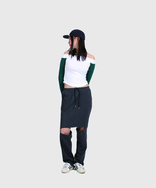 COTTONREBIRTHCLUB(コットンリバースクラブ)の「オフショルダー長袖Tシャツ(レッド)(Tシャツ/カットソー・レディース・その他・SMALL/MEDIUM)」の4枚目の写真