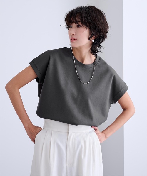 UR'S（ユアーズ）の「機能性カットソーフレンチスリーブトップス（Tシャツ/カットソー・レディース・ホワイト/チャコール/グレイッシュベージュ/ブラック・S/L/M）」の3枚目の写真
