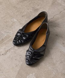 ネジレギャザーパンプス