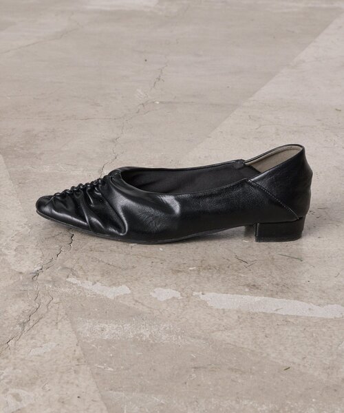 Jena espace merveilleux（ジェナ　エスパスメルヴェイユ）の「ネジレギャザーパンプス（その他シューズ・レディース・シルバー/ブラック・LARGE/MEDIUM）」の3枚目の写真