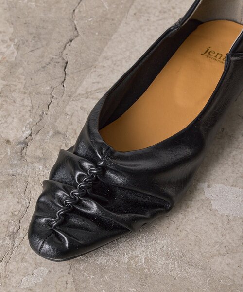 Jena espace merveilleux（ジェナ　エスパスメルヴェイユ）の「ネジレギャザーパンプス（その他シューズ・レディース・シルバー/ブラック・LARGE/MEDIUM）」の4枚目の写真