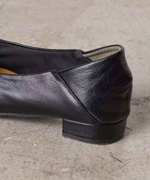 Jena espace merveilleux（ジェナ　エスパスメルヴェイユ）の「ネジレギャザーパンプス（その他シューズ・レディース・シルバー/ブラック・LARGE/MEDIUM）」の5枚目の写真